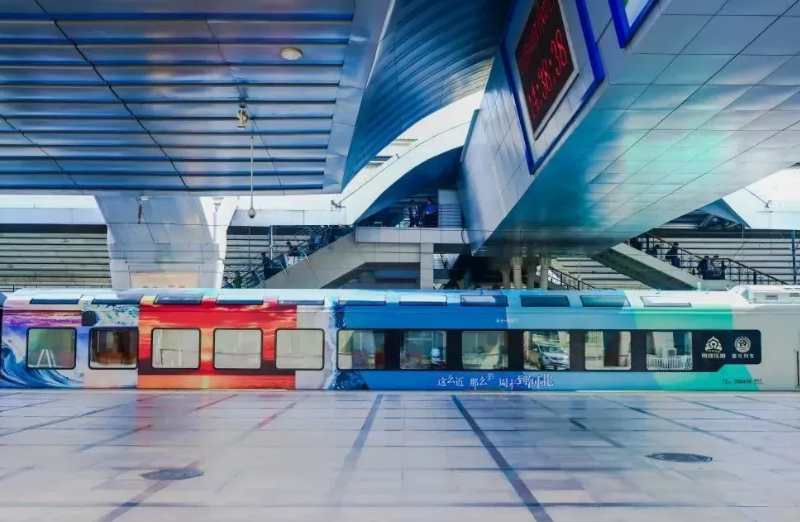 京津冀首列全景观光列车：J9集团显示技术赋能“文旅列车”新场景